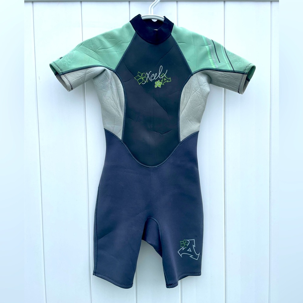 Xcel 2/2 shorty wetsuit size 4
